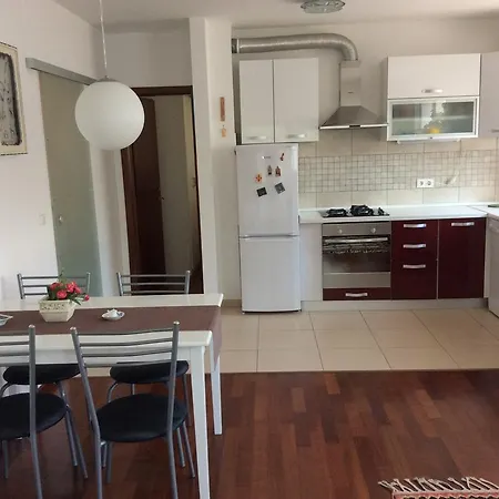 Apartment Pidolina *